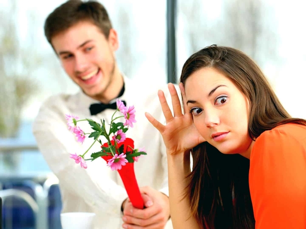 6 تلميحات يحتاجها الرجل للحديث مع النساء