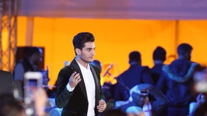 صور: محمد عساف يكشف سبب توقف حفله في السعودية