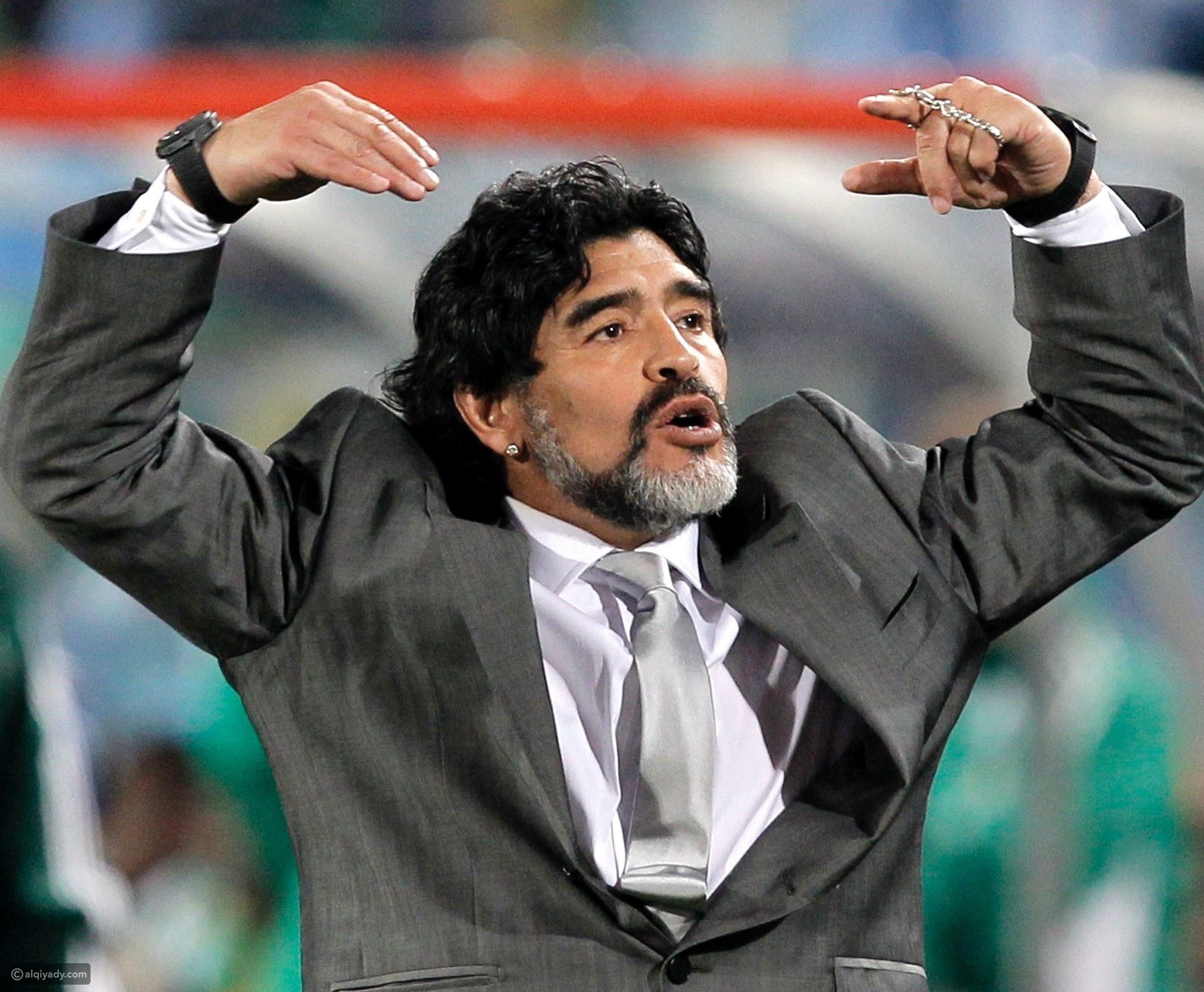 احتفال رونالدو بالكرة الذهبية مع عظماء ريال مدريد - القيادي