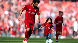 تويتر يحتفي بتغريدة ابنة محمد صلاح