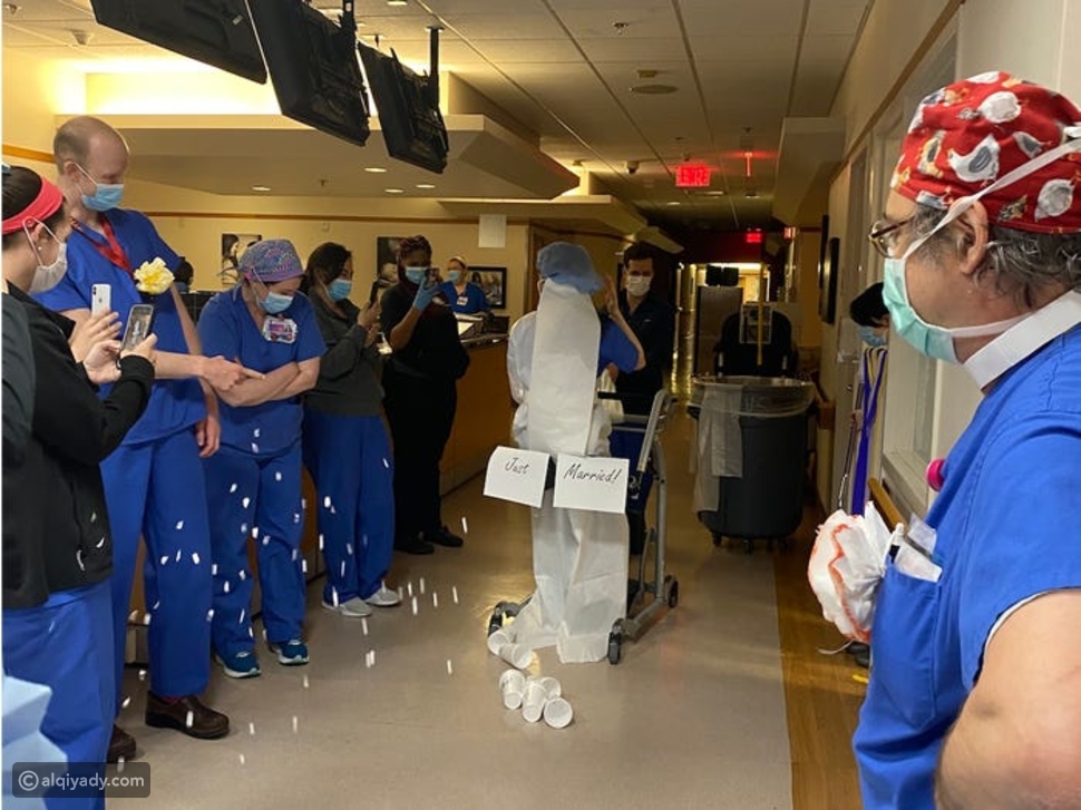 زواج في زمن كورونا: طبيبان يعقدان زفافهما بهذه الطريقة المبتكرة