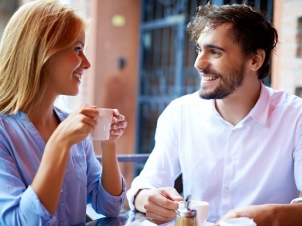 6 تلميحات يحتاجها الرجل للحديث مع النساء