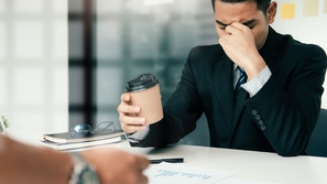 كم فنجان من القهوة يُنصح بتناولها لعلاج الصداع؟