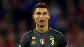 فيديو: تصرف غريب من النجم كريستيانو رونالدو