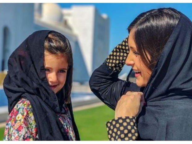 ونشرت كذلك ماريا كورتيس زوجة ناتشو صورًا له رفقة ابنتها.