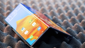 التجربة الأولى والحصرية لجهاز HUAWEI Mate X